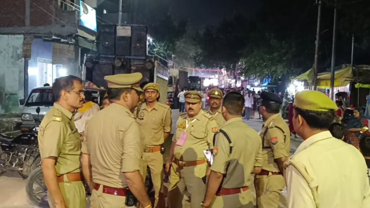 UP News: मैनपुरी में श्रीराम बारात को लेकर हाई अलर्ट! 100 से ज्यादा झांकियां, कई जिलों की पुलिस तैनात