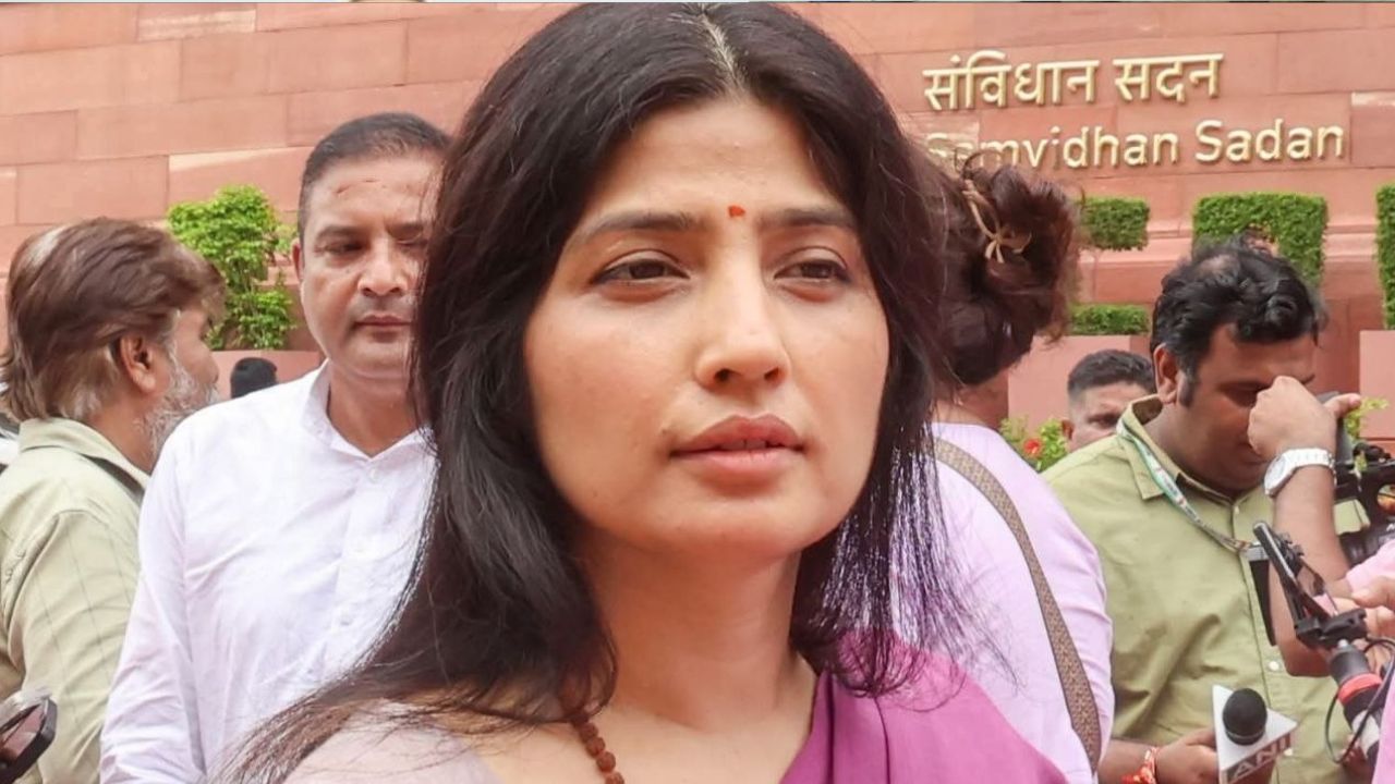 Mainpuri Voter List: 19,224 फर्जी वोटर एंट्री का आरोप, Dimple Yadav ने DM से मांगी जांच रिपोर्ट