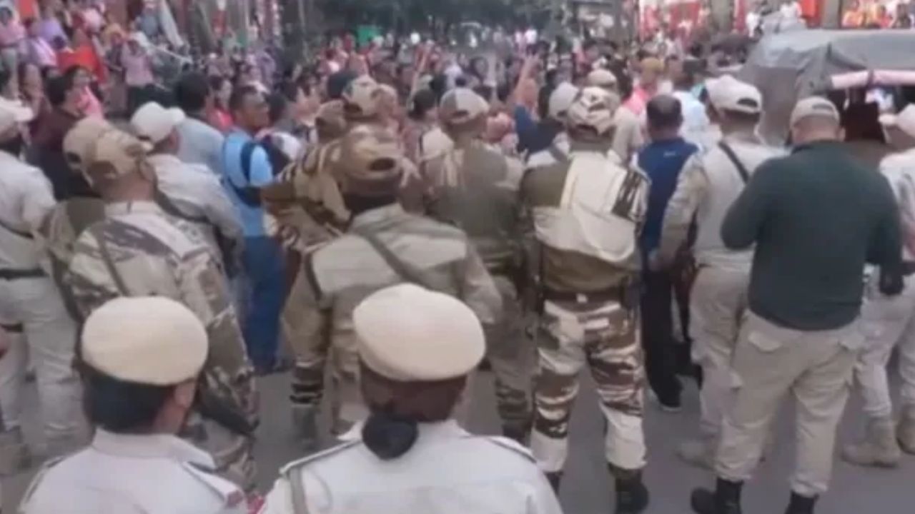 Manipur Violence: मणिपुर में जंगल से लकड़ी लेने गए लोगों पर फायरिंग, तीन की हत्या के बाद शव को CM आवास के बाहर शव रखकर किया हंगामा