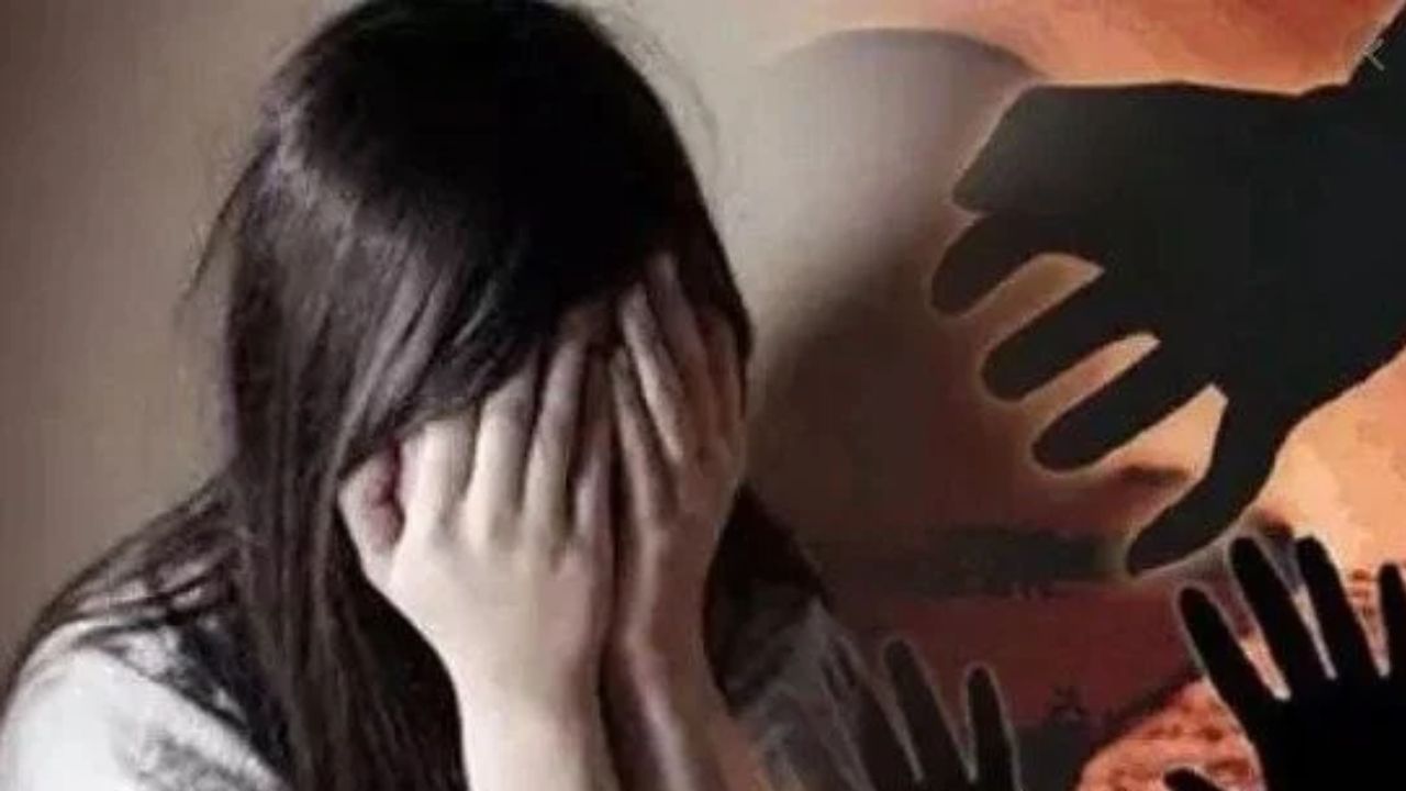 इलाज कराकर लौटी मां, मोबाइल का लॉक खुलते ही उड़े होश! 14 साल की मासूम से दरिंदगी; महराजगंज पुलिस का सख्त एक्शन