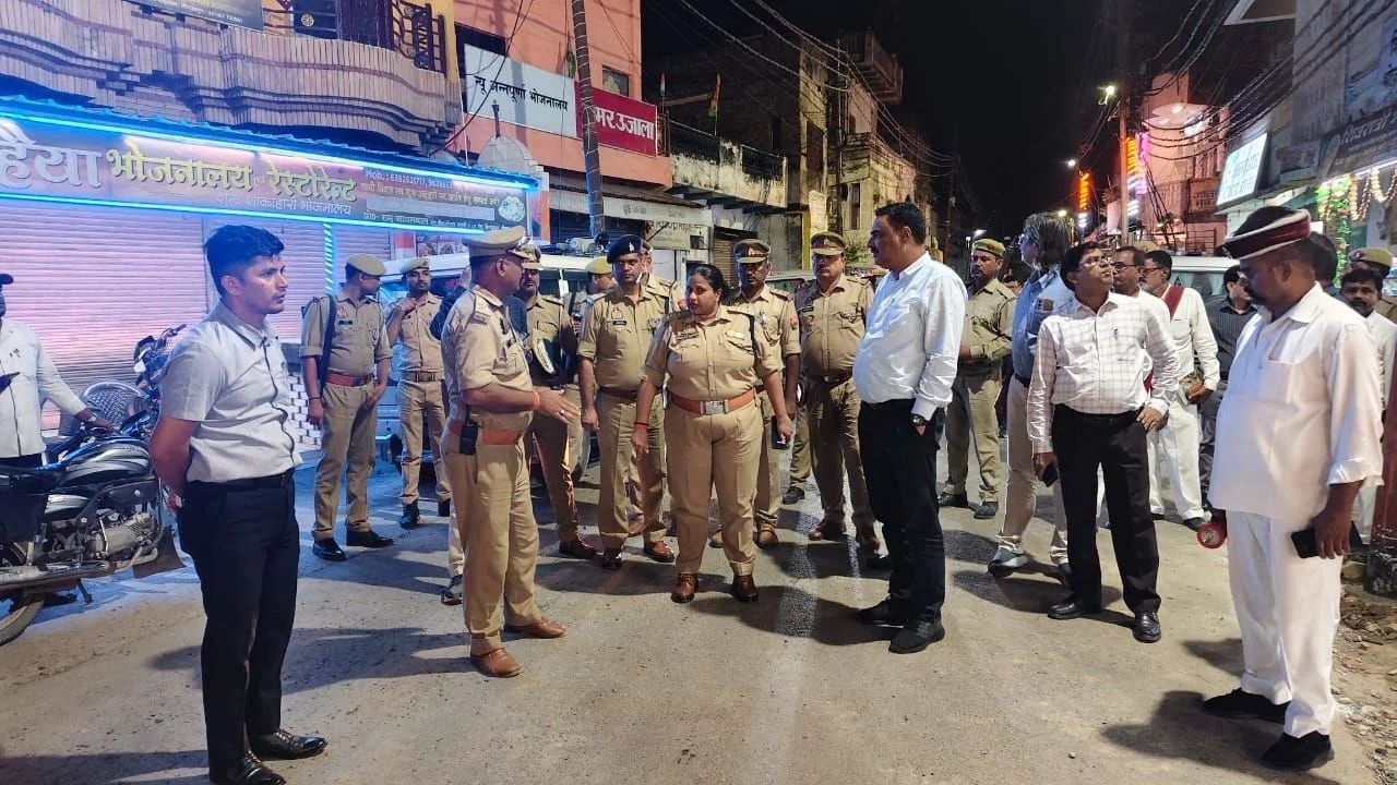 Navratri: मिर्जापुर में उमड़ने वाली लाखों की भीड़ के लिए प्रशासन ने कसी कमर, DM और SP ने परखा मेला क्षेत्र का सुरक्षा प्रबंध