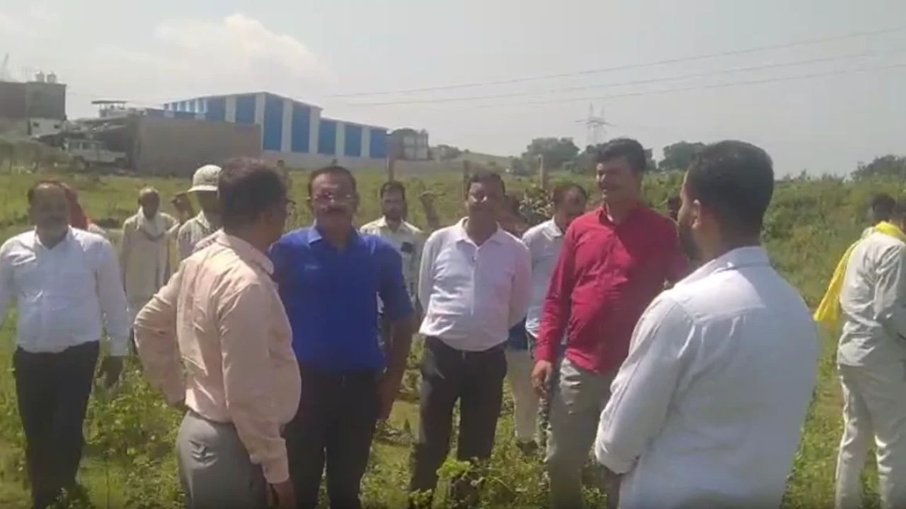 मिर्जापुर के लहुरियादह स्कूल निर्माण में वन विभाग का रोड़ा, पैमाइश पर उठे गंभीर सवाल
