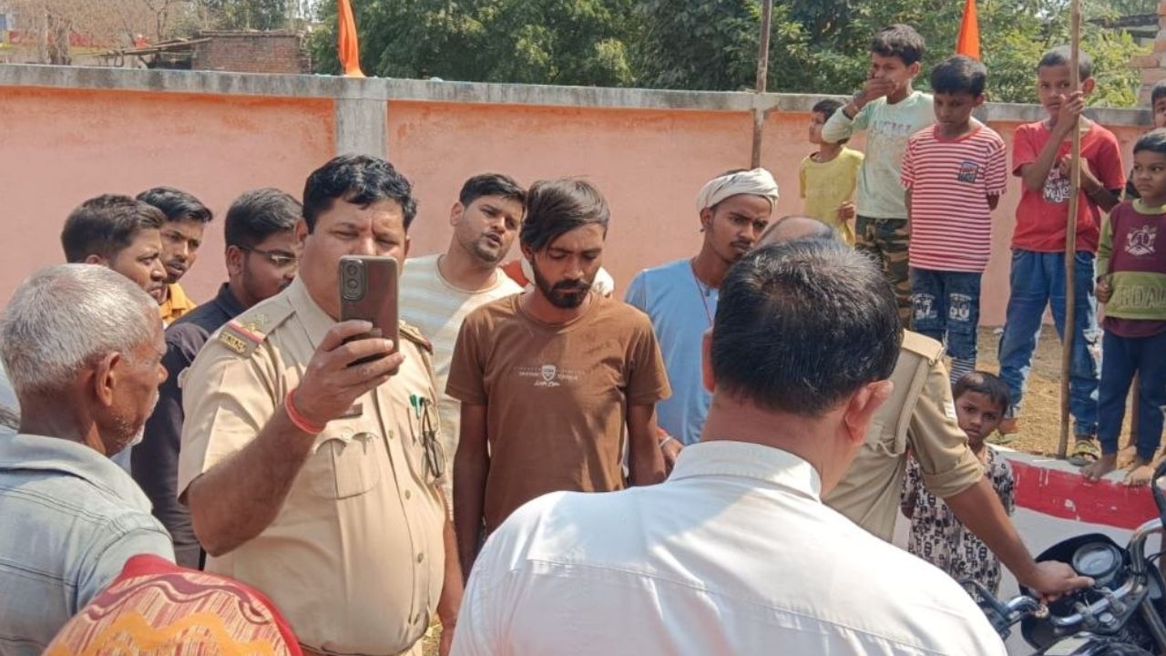 पिता की बाइक चुराना पड़ा भारी… एक हफ्ते बाद बेटे ने चोर को दबोचा, तलाशी में मिला चाबियों का जखीरा