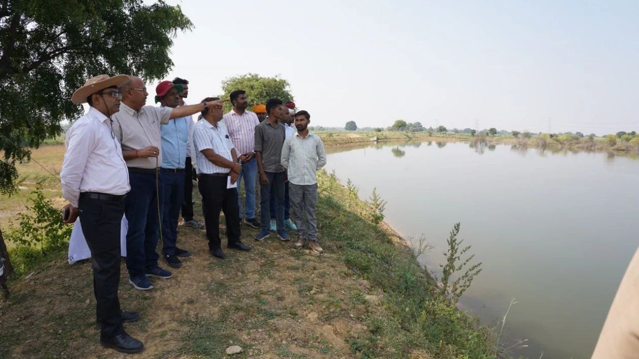 मिर्जापुर: परमापुर जलागम में वर्षा जल संचयन से चमकी किसानों की किस्मत, कृषि को मिल रहा नया बढ़ावा