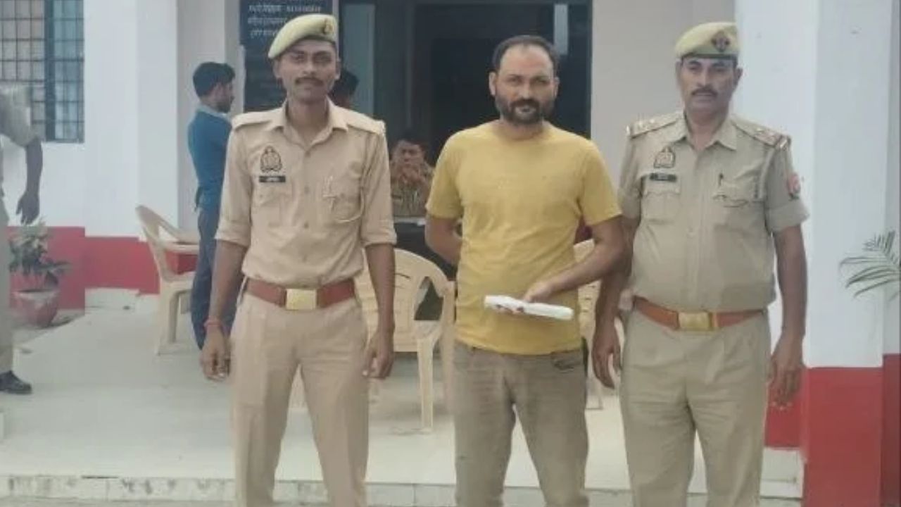 Jhansi News: मोठ पुलिस की बड़ी कार्रवाई, अवैध तमंचे और कारतूस के साथ शातिर आरोपी गिरफ्तार