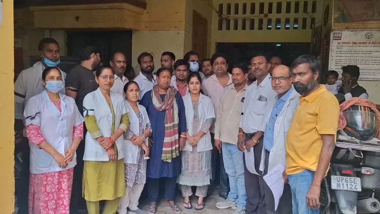 चंदौली में स्वास्थ्य सेवाओं पर बड़ा संकट, मुगलसराय महिला अस्पताल में NHM कर्मियों का कार्य बहिष्कार, लखनऊ तक गूंजेगी आवाज