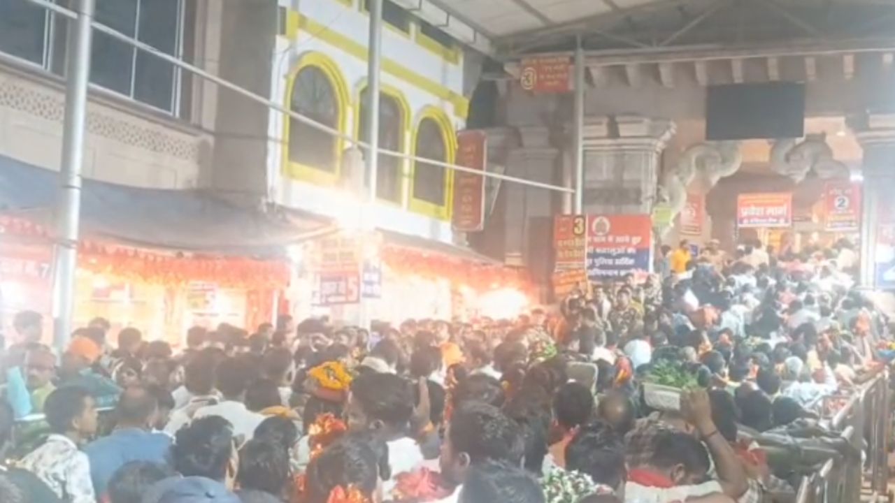 शारदीय नवरात्र का शुभारंभ; मां विंध्यवासिनी के दर्शन को उमड़े श्रद्धालु, 222 CCTV और 4 ड्रोन से निगरानी