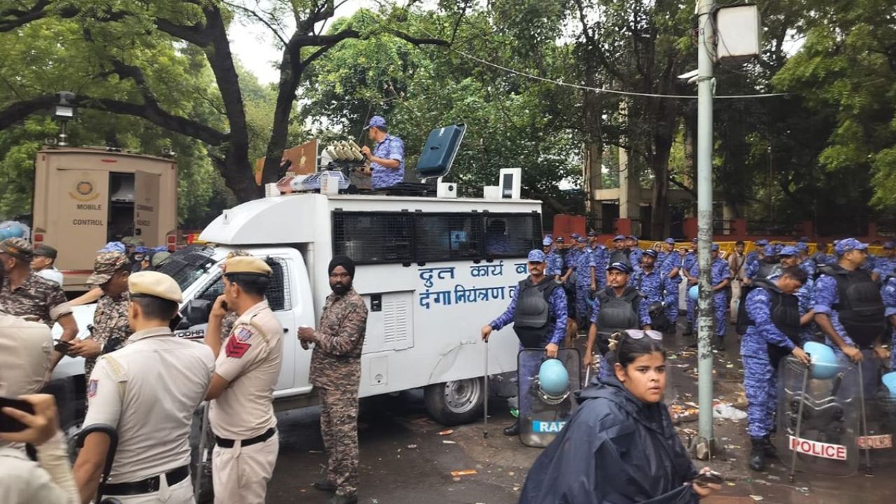 दिल्ली में 16 नवंबर तक तैनात रहेंगे 270 CAPF कंपनियों के जवान, केंद्र ने फिर बढ़ाई अवधि