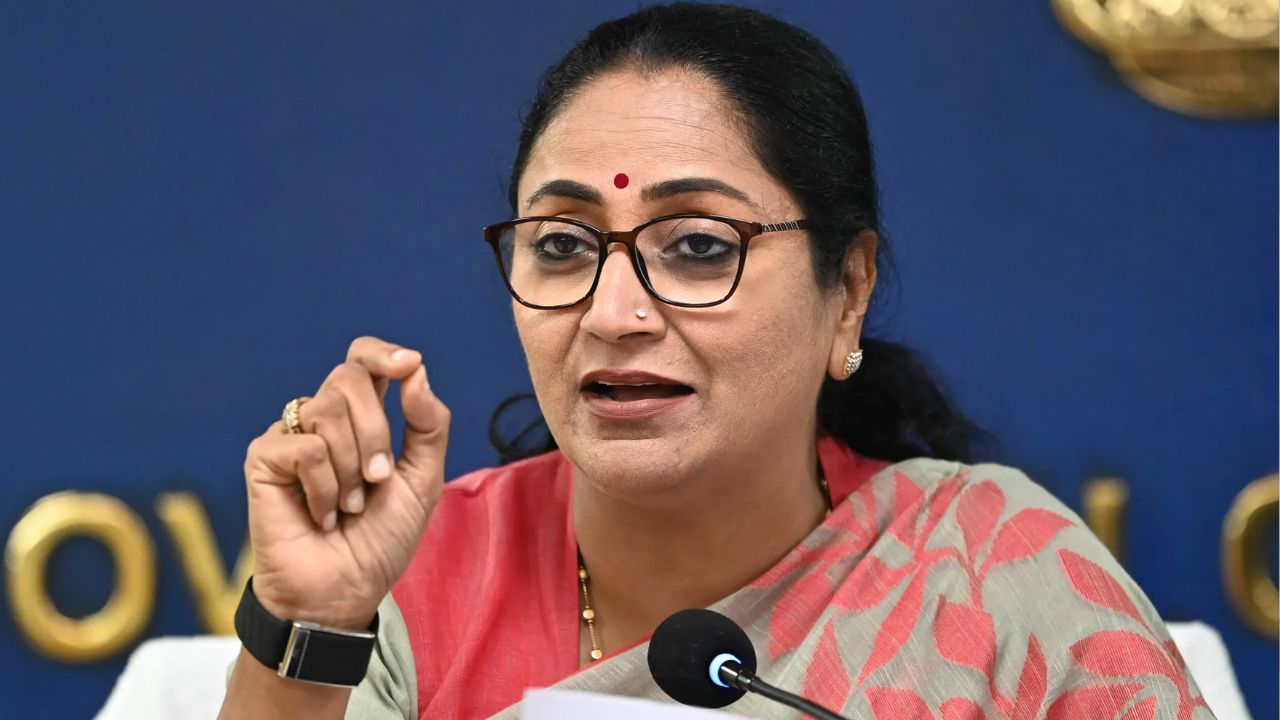 दिल्ली में सुरक्षा और विकास का बड़ा प्लान! 50 हजार CCTV कैमरे, 9 औद्योगिक क्षेत्रों की बदलेगी सूरत