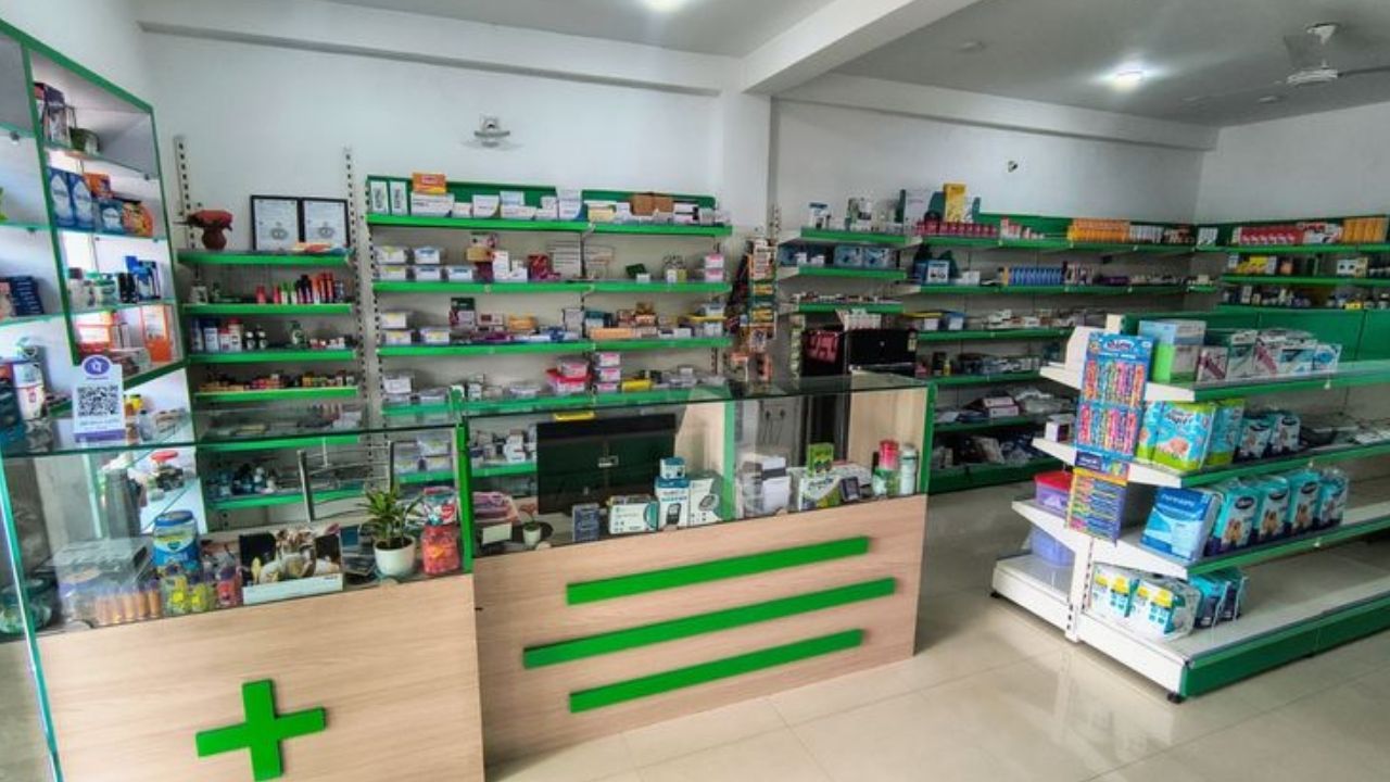 FSDA Hospital Pharmacy: अस्पताल की फार्मेसी का बड़ा खेल! 74 रुपये की दवा 4,980 में, 67 गुने तक कीमत