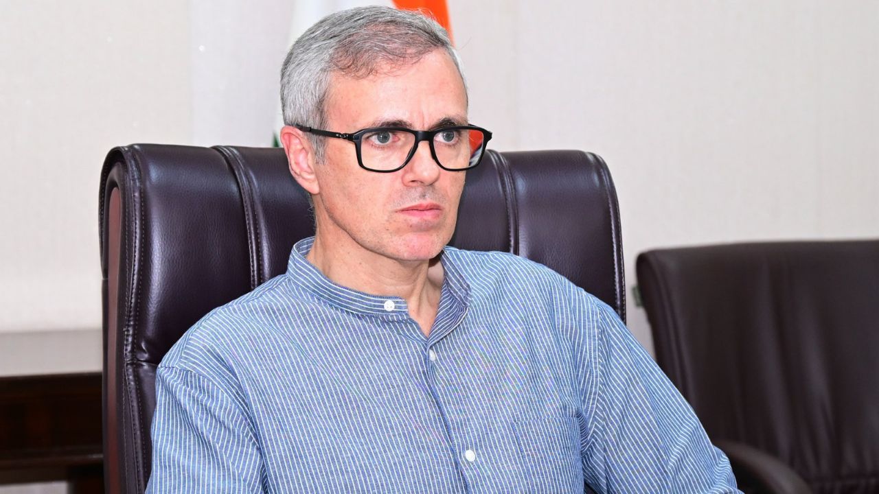 मुश्किल में उमर अब्दुल्ला की सरकार, मंत्रिमंडल विस्तार के बाद NC के 21 विधायकों ने खोला मोर्चा, 4 मंत्रियों को हटाने की मांग