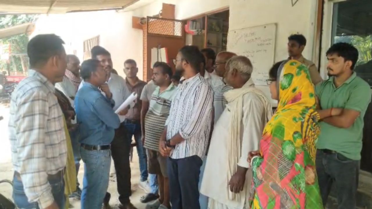 ‘रात में की थी बात, सुबह मिला शव’: प्रतापगढ़ मेडिकल कॉलेज में MBBS छात्र की संदिग्ध मौत पर परिजनों का बवाल