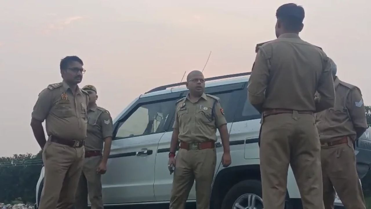प्रतापगढ़ में बेखौफ मनचले के हौसले बुलंद, ई-रिक्शा से जा रही युवती को दबोचकर झाड़ियों में खींचकर ले जाने की कोशिश