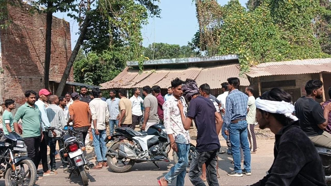 ‘दबंगई पड़ी भारी, बाइक छोड़कर उल्टे पांव भागे हमलावर’: प्रतापगढ़ के बिहारगंज बाजार में बड़ा बवाल