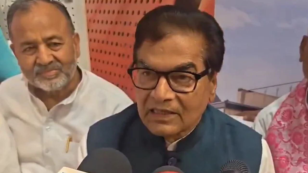 खरगे के बयान पर सपा की प्रतिक्रिया! रामगोपाल यादव बोले- भाषा पर संयम रखना चाहिए…