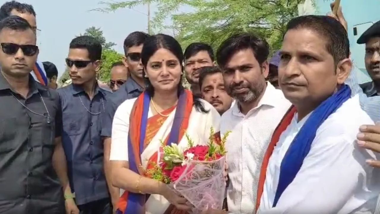 अनुप्रिया पटेल का विपक्ष पर बड़ा हमला! बोलीं- लोकतंत्र और भीड़तंत्र का फर्क भूल गए विपक्षी दल