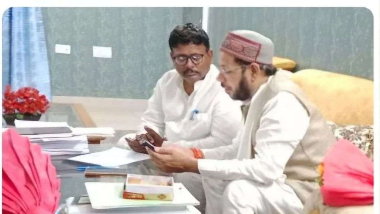 एमएलसी चुनाव से पहले वायरल हुई तस्वीर, सपा जिलाध्यक्ष बोले- ‘पुरानी फोटो से चुनाव प्रभावित करने की कोशिश’