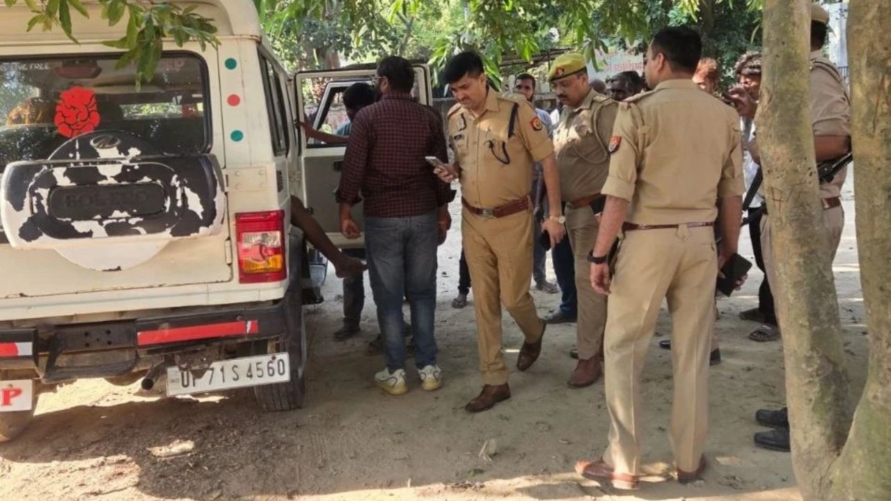 रायबरेली में मां दुर्गा की प्रतिमा विसर्जन से लौट रहे 4 श्रद्धालु झुलसे, हाईटेंशन करंट से मचा हड़कंप