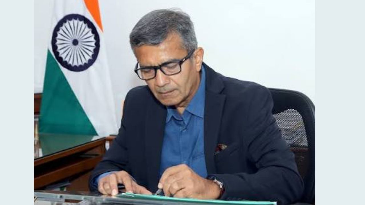 रक्षा सचिव राजेश कुमार सिंह को मिला 1 साल का एक्सटेंशन! 31 अक्टूबर 2027 तक संभालेंगे कमान