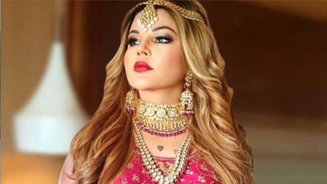 Rakhi Sawant Jhansi Court Case: गैर जमानती वारंट पर राखी सावंत का पलटवार, बोलीं- ‘मैं सिर्फ होस्ट थी’, अब आगे क्या होगा?