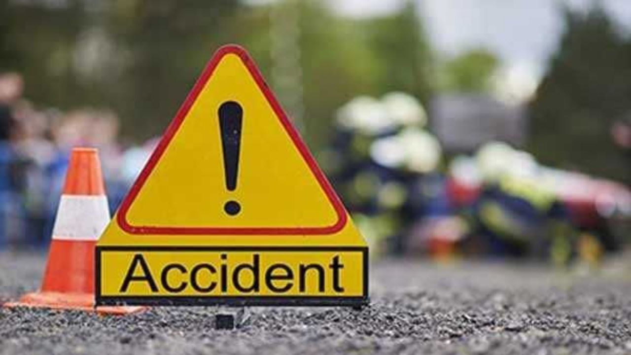 Bihar Bus Accident: गयाजी में पिंडदान कर लौट रहे श्रद्धालुओं की बस लॉरी से टकराई, चालक समेत 23 घायल