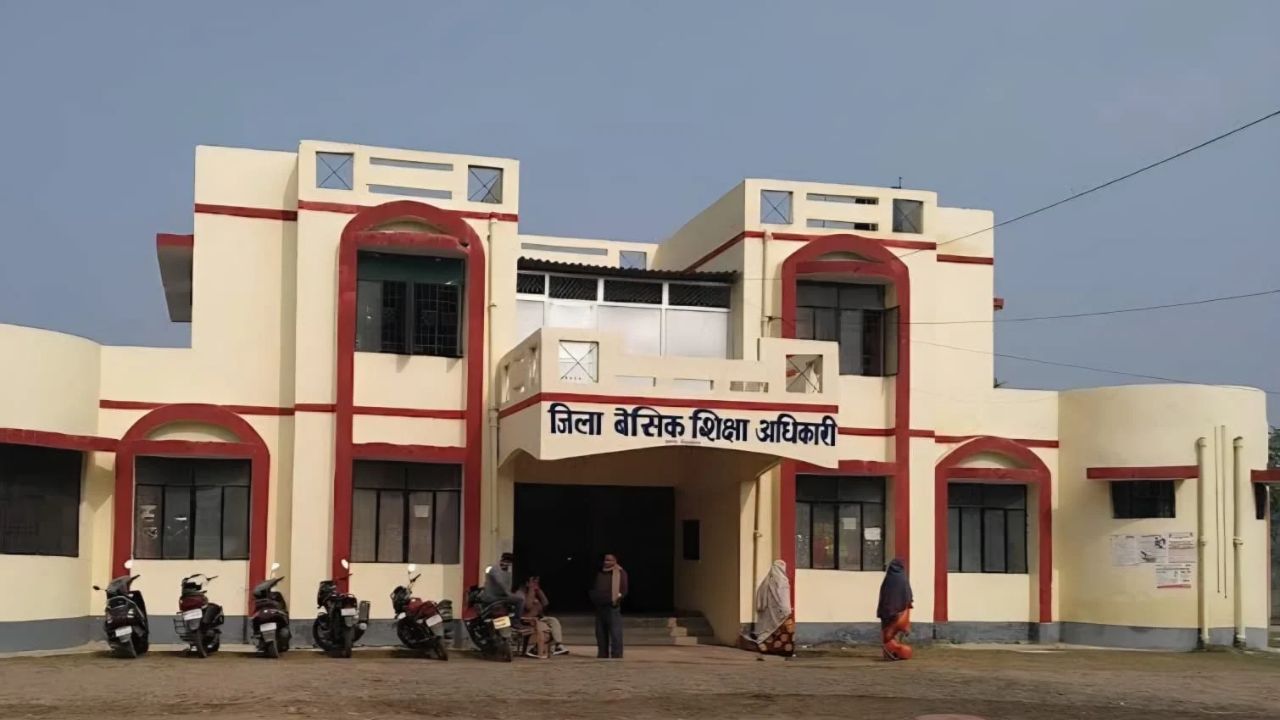 सिद्धार्थनगर में बड़ा फर्जीवाड़ा बेनकाब, जाली ST सर्टिफिकेट के सहारे नौकरी पाने वाली शिक्षिका बर्खास्त, अब होगी सैलरी रिकवरी