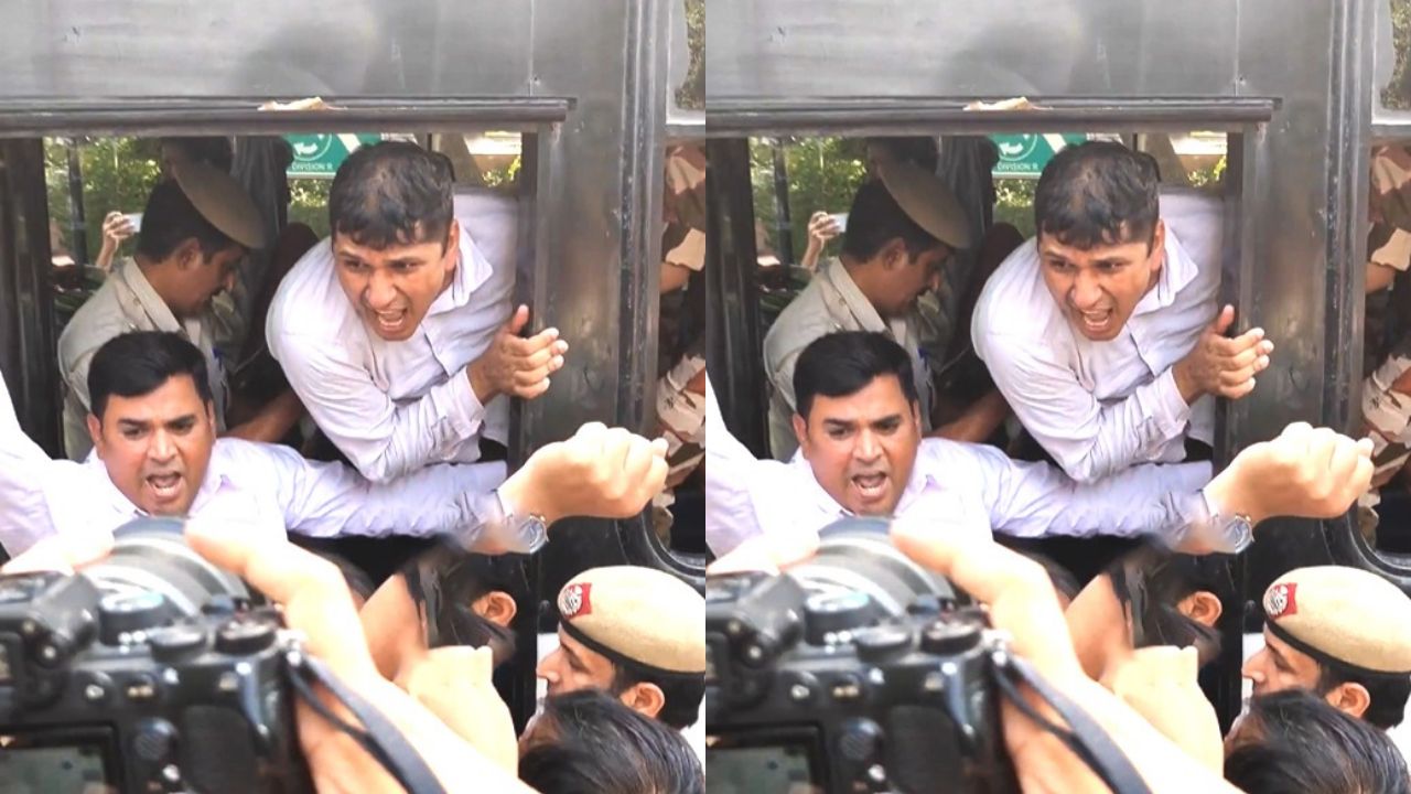 दिल्ली पुलिस की बड़ी कार्रवाई: जंतर-मंतर पर प्रदर्शन कर रहे सौरभ भारद्वाज और संजीव झा गिरफ्तार