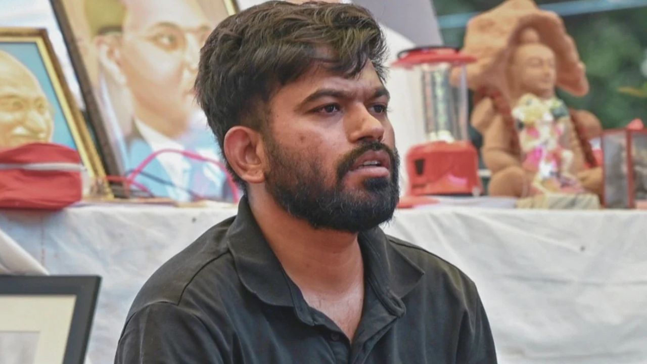प्रदर्शन के बीच CJP नेता अभिजीत दीपके की दादी का निधन, क्या अंतिम संस्कार में होंगे शामिल?