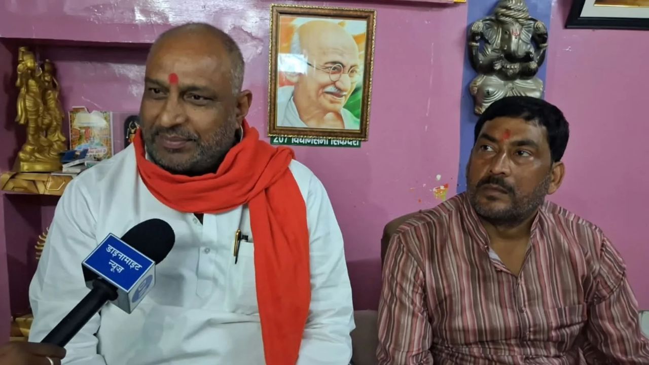 सिकंदरा सीट पर टिकट की दावेदारी और सियासत तेज! सपा नेता संतोष त्रिपाठी बोले- अहंकार नहीं, जनता के मुद्दों पर हो बात