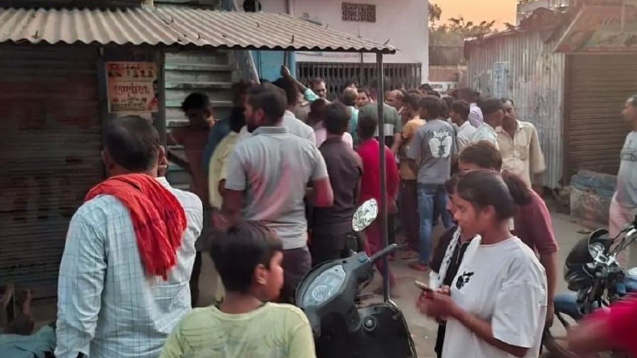 सीतापुर: मेडिकल स्टोर पर इंजेक्शन लगते ही अधेड़ की मौत, परिजनों का फूटा गुस्सा और किया हंगामा