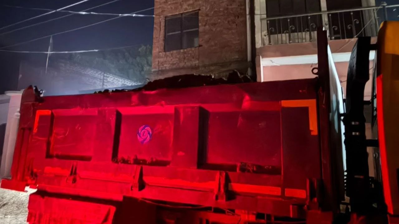 सुलतानपुर में आधी रात प्रशासनिक हड़कंप, अवैध खनन पर एडीएम के निर्देश पर बड़ी छापेमारी, जेसीबी और डंपर सीज