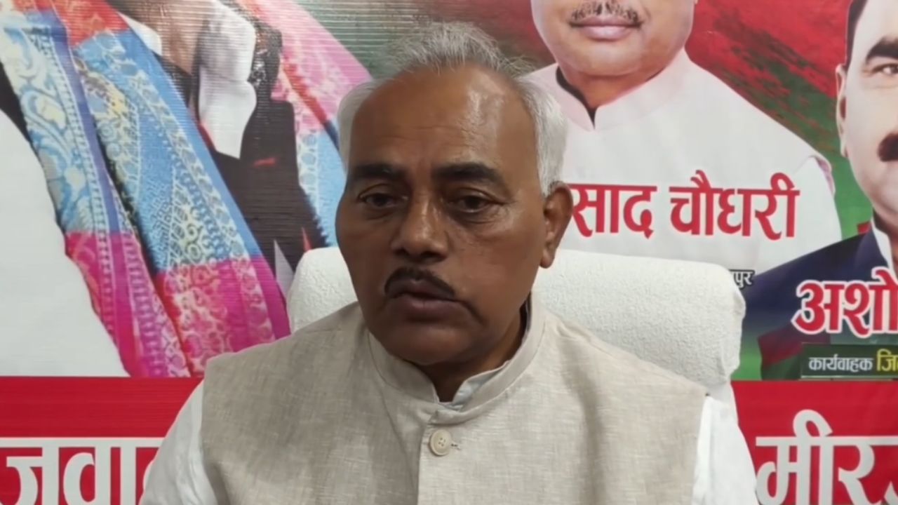छुट्टी के दिन अचानक क्यों बुलाई गई प्रबंधकों की बैठक? मिर्जापुर में चुनावी प्रक्रिया पर उठे गंभीर सवाल, गरमाई राजनीति