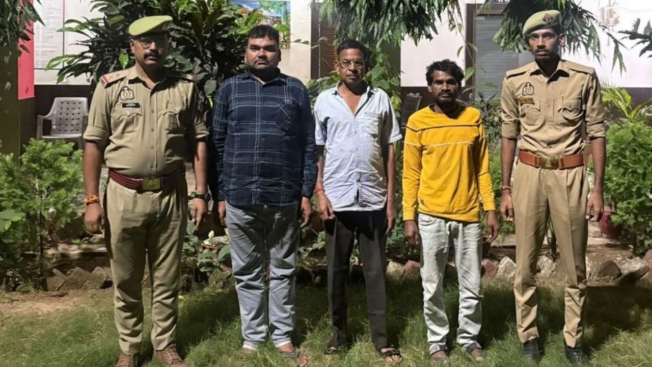 तलाशी ली तो जेब से निकले पैसे और फड़ से बरामद हुई नकदी! झांसी में जुआ अधिनियम के तहत कार्रवाई