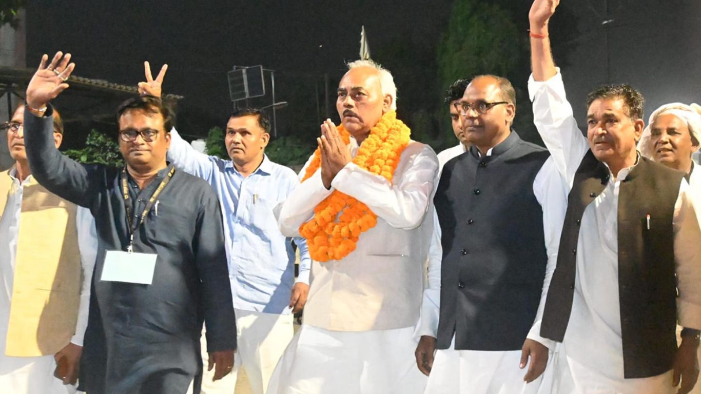 UP MLC Election 2026: पीएम मोदी के संसदीय क्षेत्र में सपा का परचम, वाराणसी शिक्षक सीट पर लाल बिहारी यादव की 4,898 वोटों से जीत