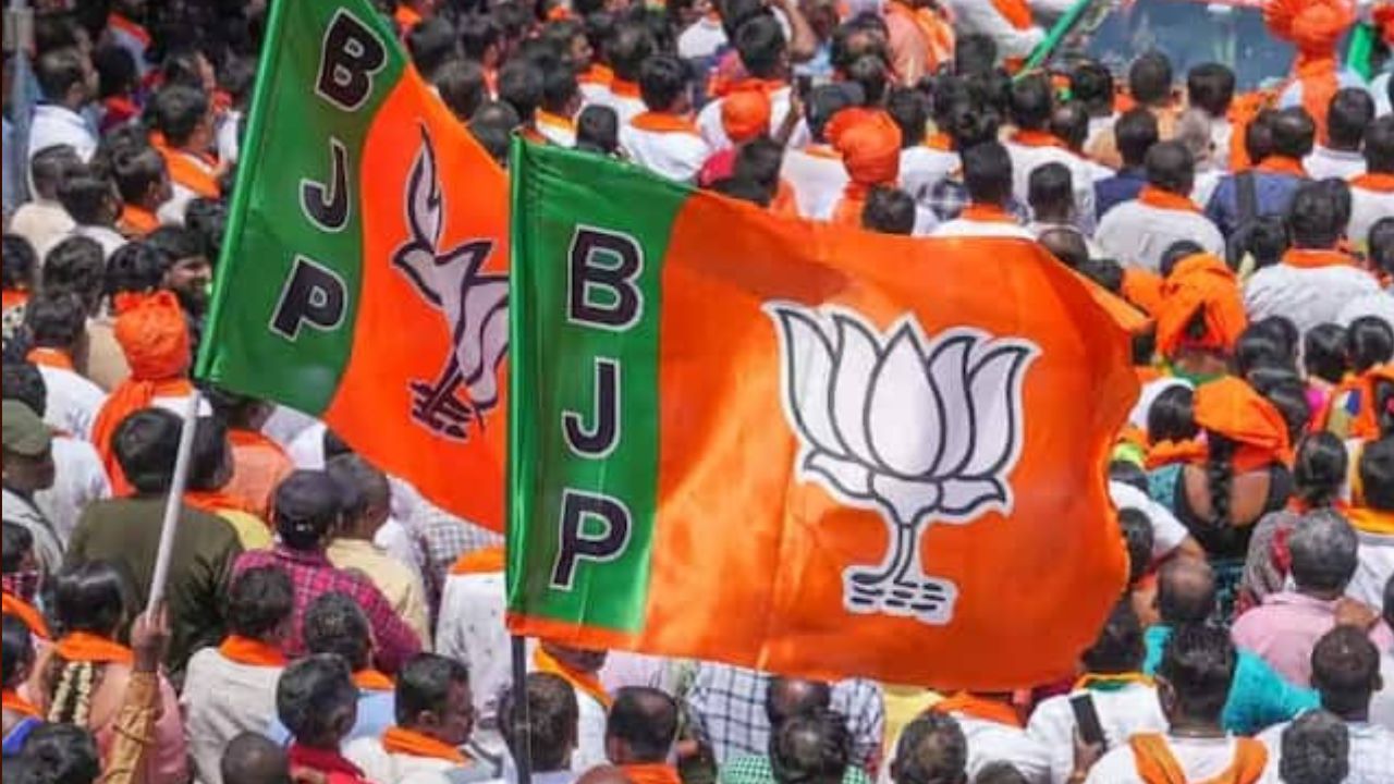 UP Assembly Election 2027: भाजपा विधायक बेचैन, टिकट कटने के डर से कर रहे संगठन की परिक्रमा