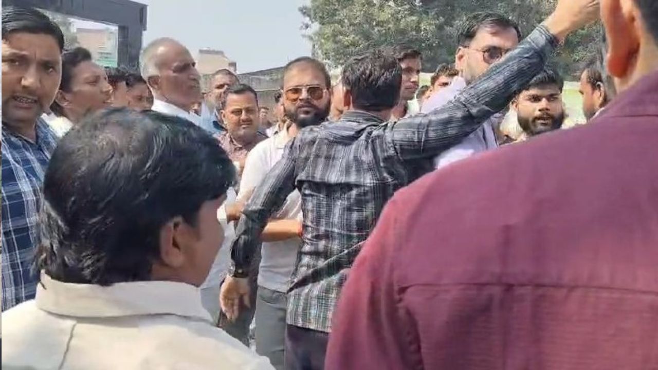 पटियाली बूथ पर BJP-सपा में टकराव, विधायक नादिरा सुल्तान पर वोटिंग प्रभावित करने का आरोप