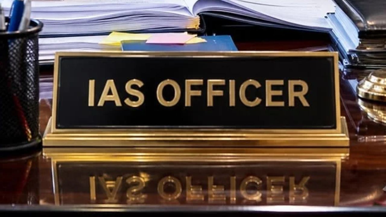 यूपी में बड़ा प्रशासनिक उलटफेर, PCS के साथ 15 IAS अधिकारियों के तबादले, देखें अफसरों की पूरी लिस्ट