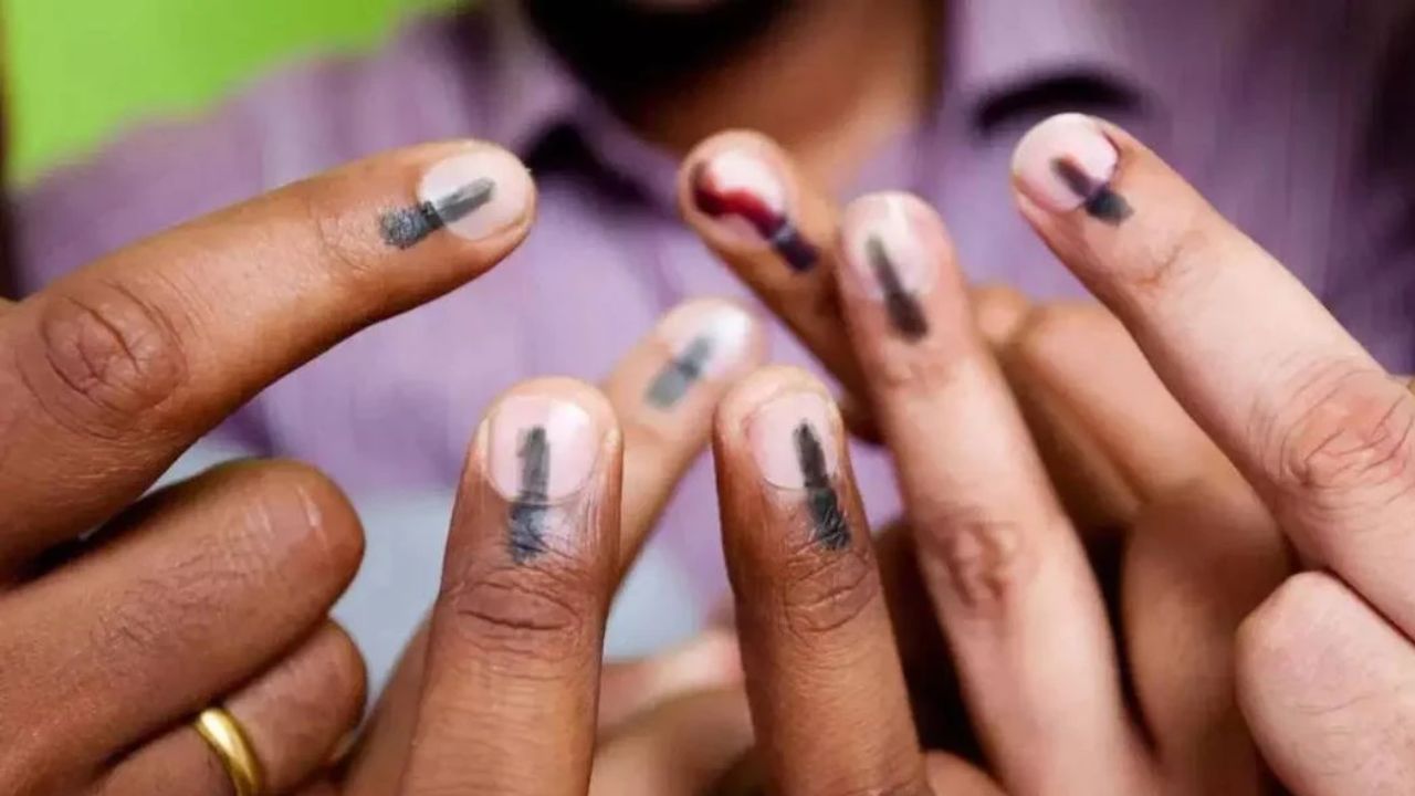 सपा एजेंट से मारपीट, गाली-गलौज और पुलिस का लाठीचार्ज! फतेहाबाद में MLC चुनाव के दौरान सपा-भाजपा कार्यकर्ता भिड़े