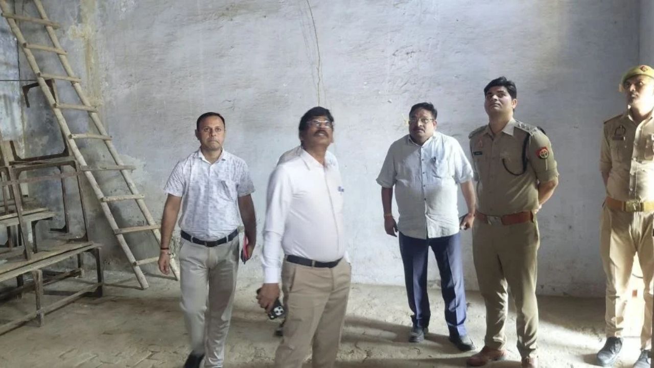 शिक्षक-स्नातक MLC चुनाव की तैयारी तेज, मतदान बूथों का निरीक्षण करने पहुंचे DM