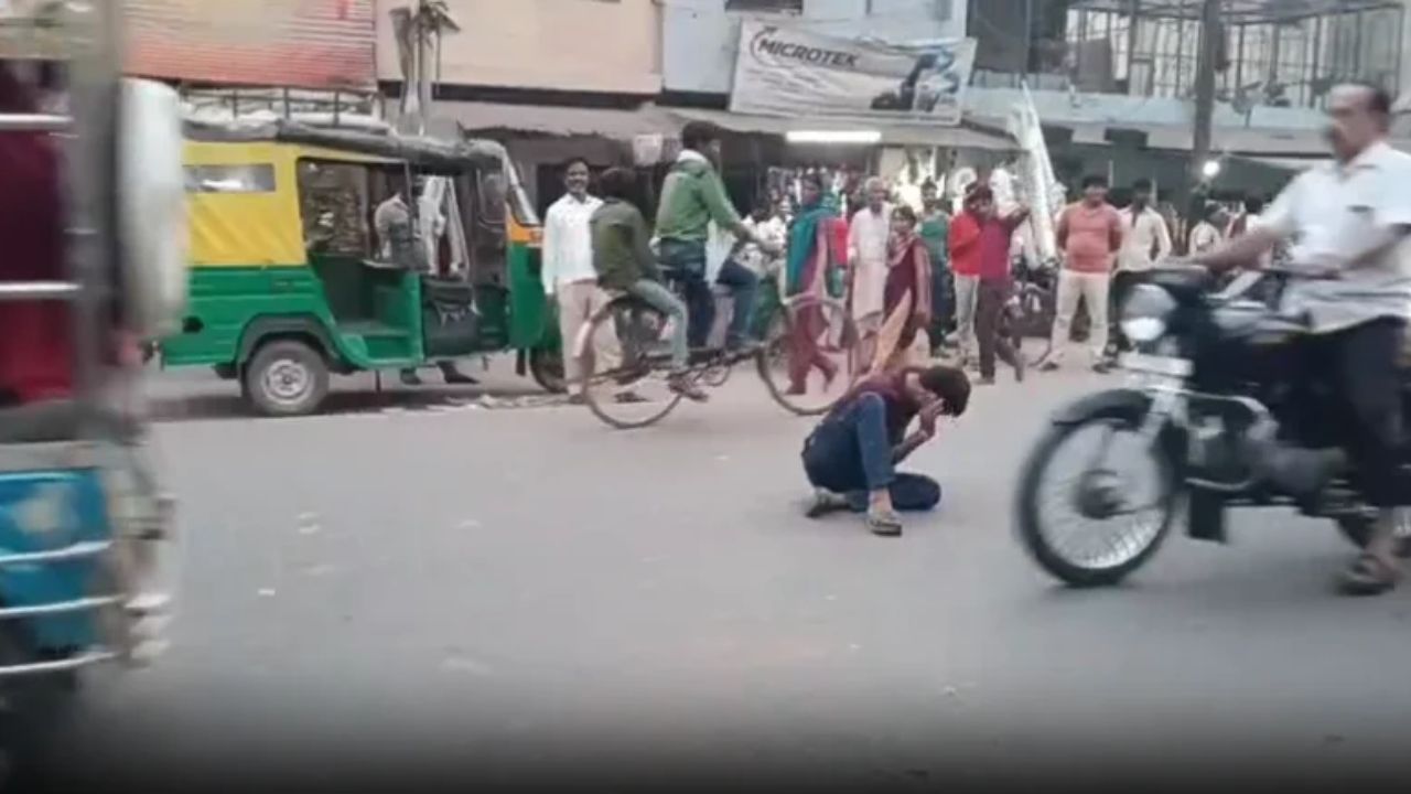 बदायूं में नशेड़ी युवक का हाईवोल्टेज ड्रामा, बीच सड़क पर बैठा तो हाईवे पर लगा लंबा जाम