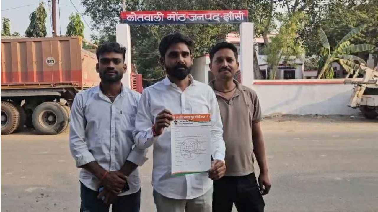 झांसी में CM योगी की कथित एडिटेड तस्वीर पर बवाल! जानिए पूरी खबर