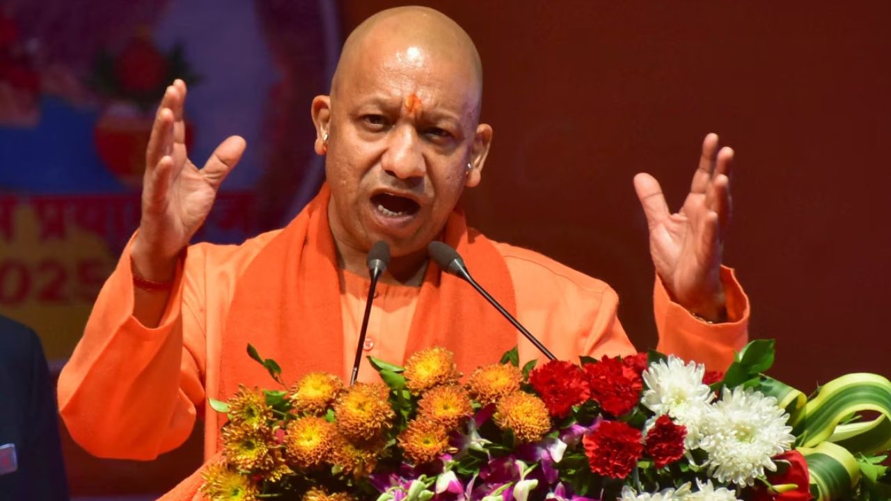 यूपी में कोहरे के दौरान कैसे रुकेंगे सड़क हादसे? योगी सरकार ने तैयार किया सुरक्षा प्लान