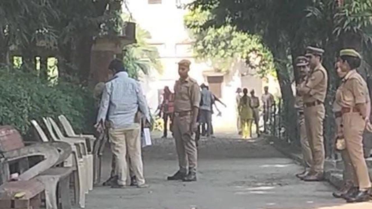 कानपुर में परीक्षा की पहली पाली के बाद बोले अभ्यर्थी- पेपर था आसान, पर सफर ने थका दिया