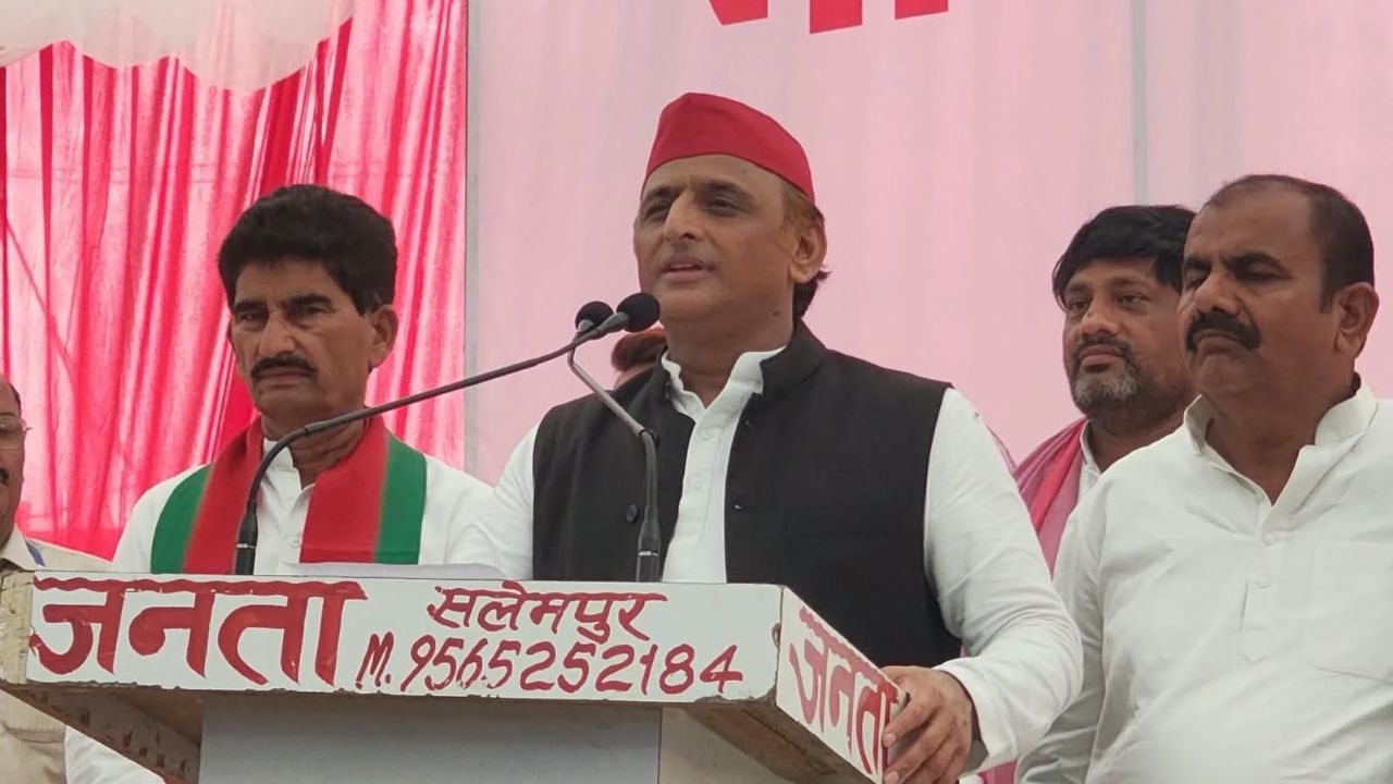 Deoria: जेवर एयरपोर्ट के नाम पर अखिलेश यादव का BJP पर तंज, 2027 में जीत का किया दावा