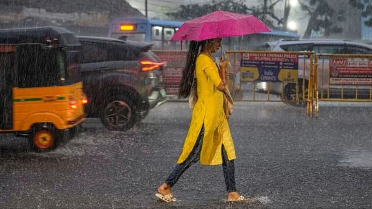 UP Weather: सर्दी से पहले यूपी के मौसम में बड़ा बदलाव, इन जिलों में गरज-चमक के साथ होगी झमाझम बारिश