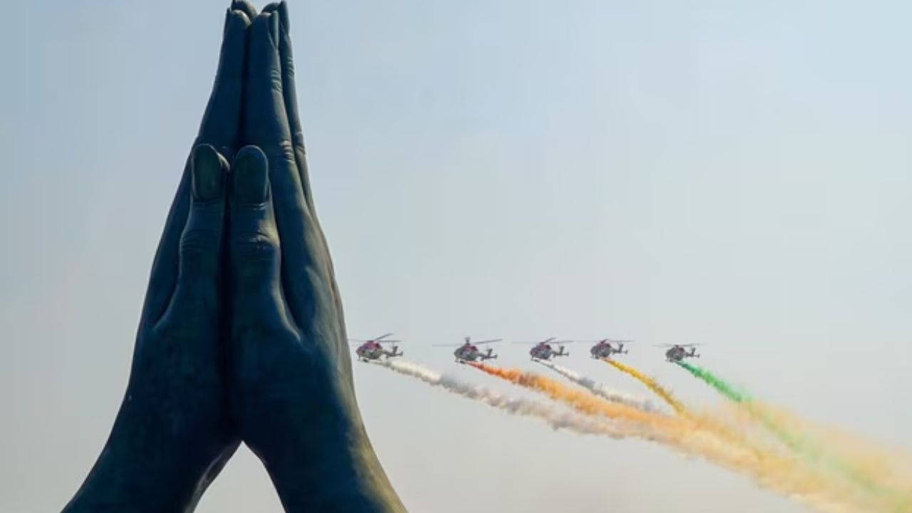 Varanasi Air Show: राफेल-तेजस के करतब देख दंग रह गए लोग, ‘रुद्र’ और ‘कैलाश’ ने खींचा ध्यान