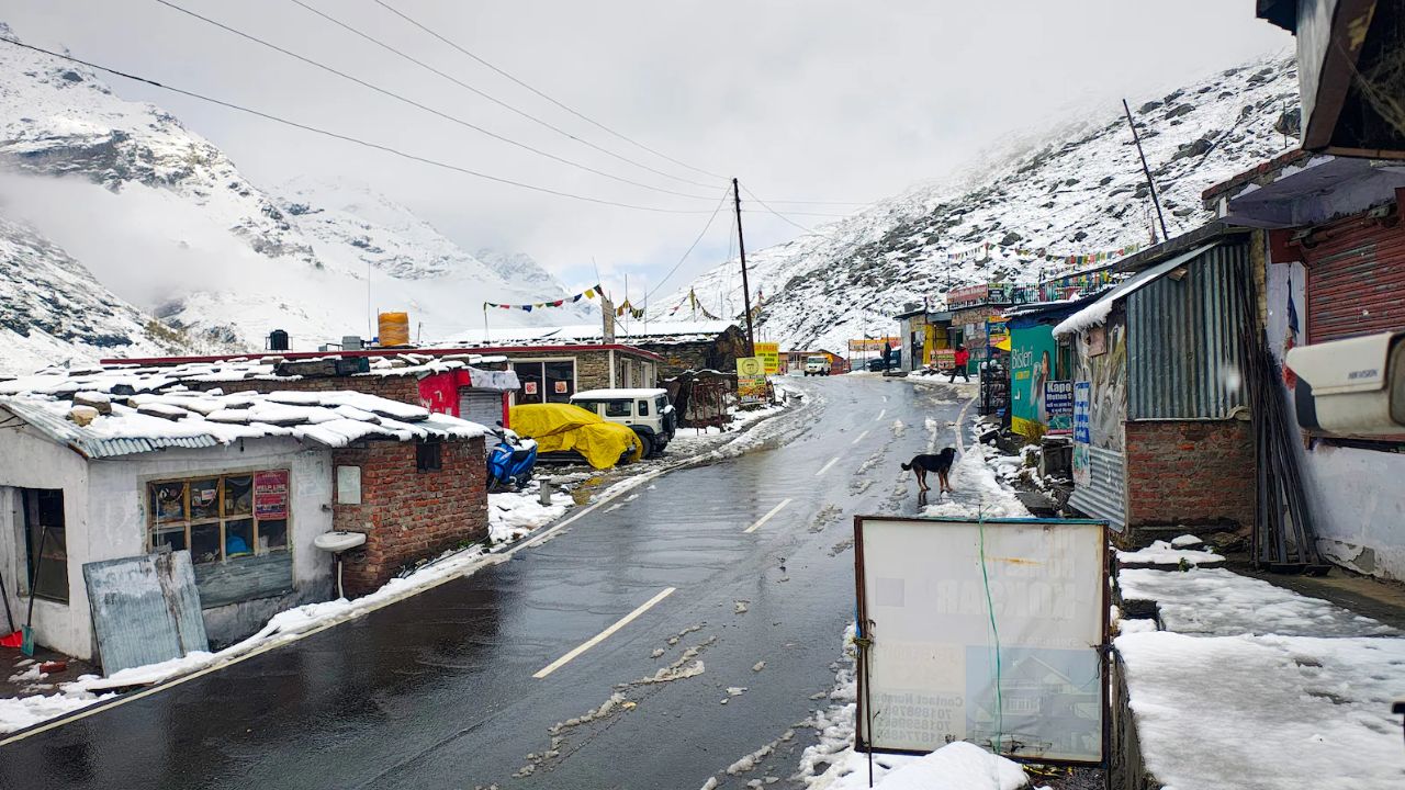 Weather Update: अक्टूबर में बारिश के बाद अब कितनी पड़ेगी ठंड? पहाड़ों की बर्फबारी से UP-दिल्ली में बदलेगा मौसम