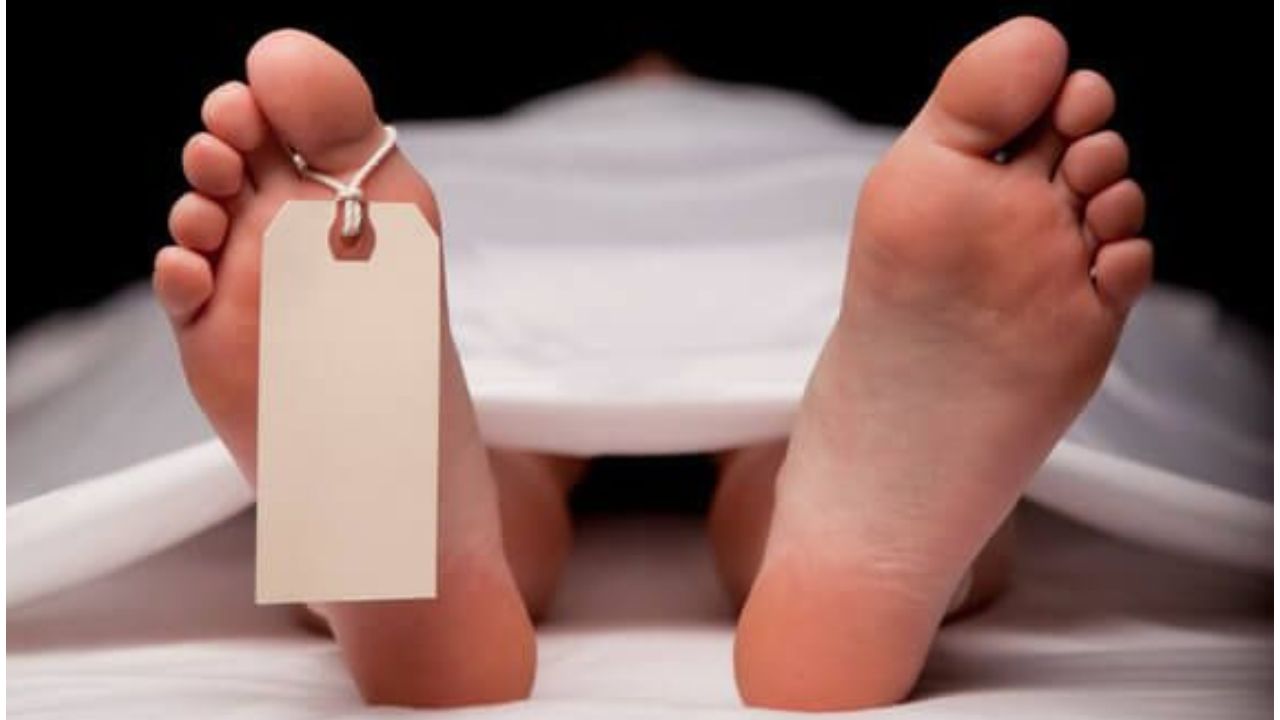 रात में खाया खाना, सुबह फंदे से लटकी मिली महिला! औरैया में 14 साल की गृहस्थी का अंत, पुलिस कर रही हर पहलू की जांच