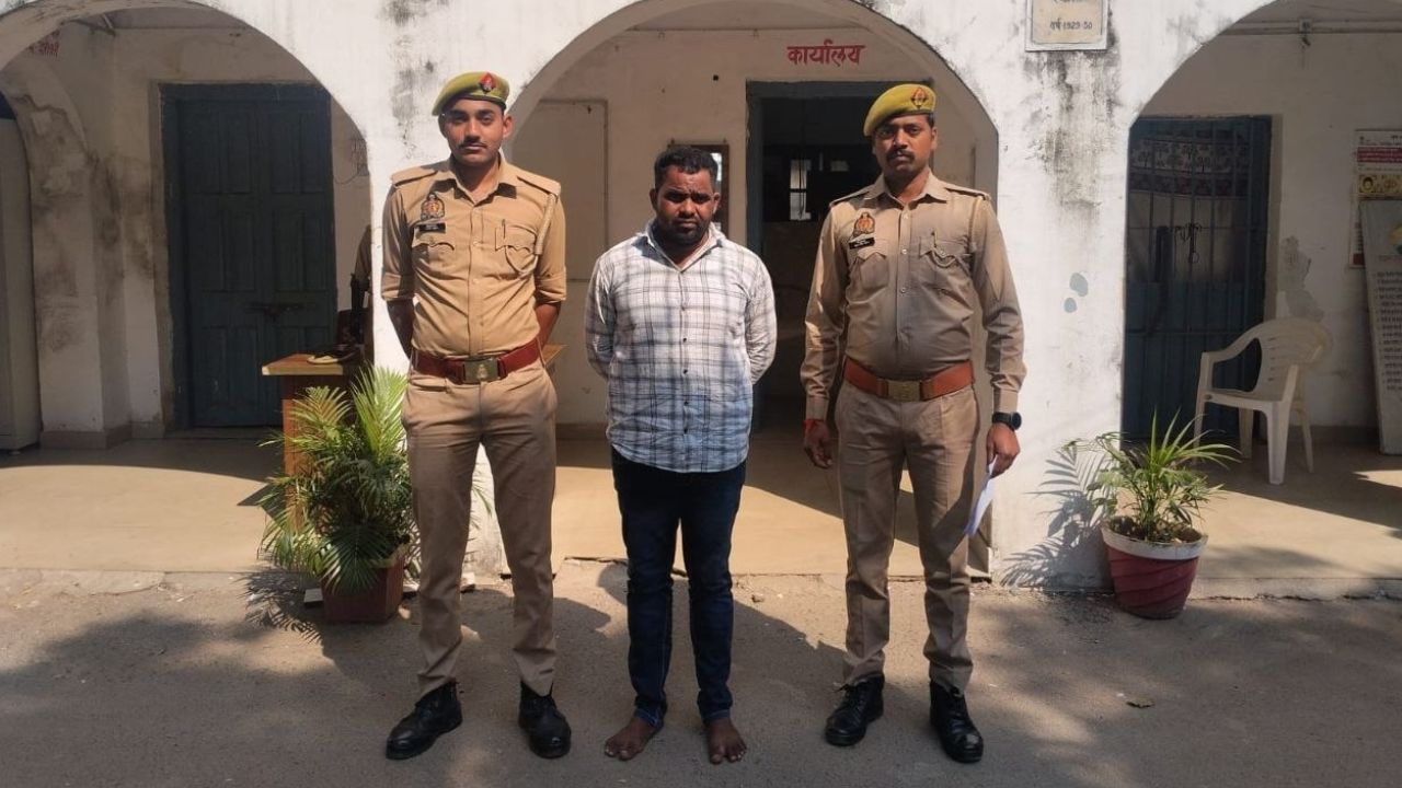 नंबर बढ़ाने का लालच देकर छात्रा के शोषण का आरोप, झांसी में स्कूल कर्मचारी गिरफ्तार