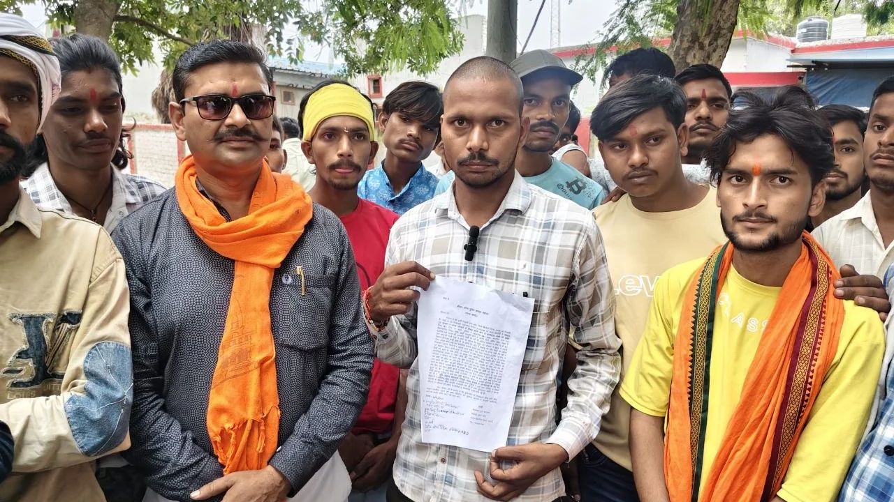 बेटी को न्याय दिलाने के लिए दर-दर भटक रहा भाई, सिपाही के धोखे से आहत युवती की मौत के बाद बदायूं में उमड़ा जनसैलाब